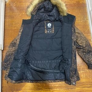 Volcom snowboard jacket girls
